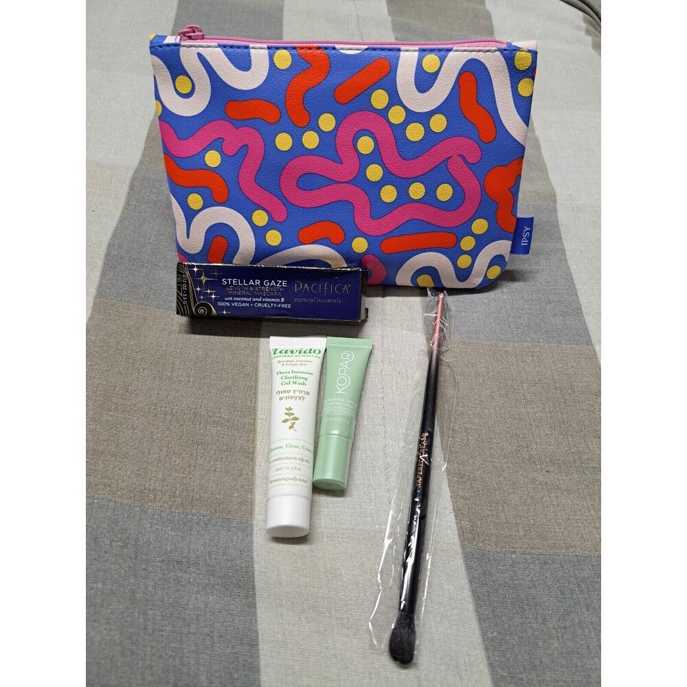 IPSY 5 PC SET : Lavido Inspired,Kopari Eye, Stellar Gaze‎ Máscara, Brush , Bag